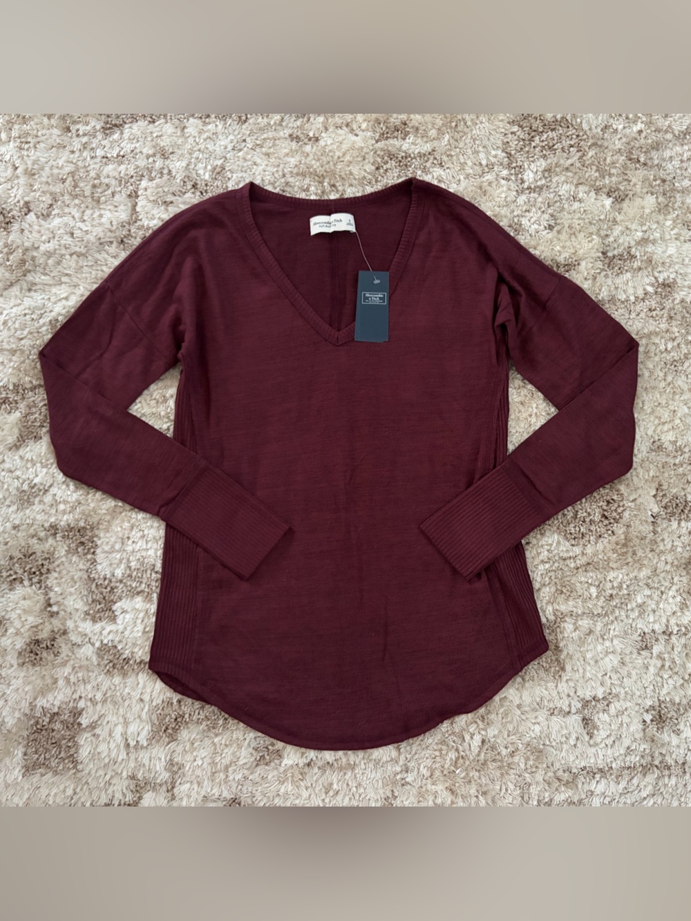 NWT Abercrombie & Fitch Women's V-Neck Long Sleeve Top - Burgundy